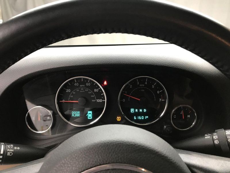 Used 2018 Jeep Wrangler JK Unlimited SaharaImage 5