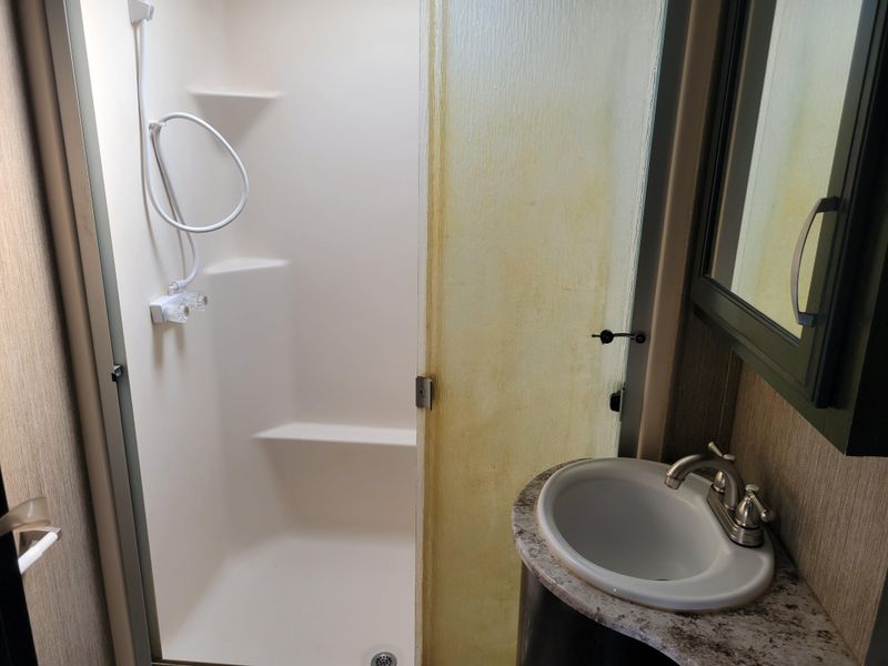 Used 2017 GRAND DESIGN MOMENTUM M- 388M Image 16