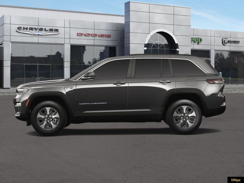 2024 Jeep Grand Cherokee 4xe photo 2