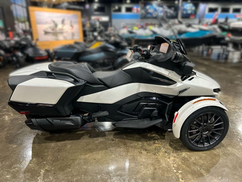 New 2026 Can-Am SPYDER RT (SE6) Image 12