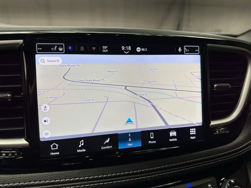 New 2027 Chrysler Pacifica Limited AwdImage 15