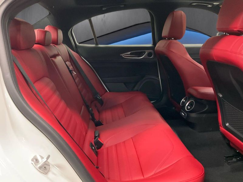 New 2026 Alfa Romeo Giulia AwdImage 13