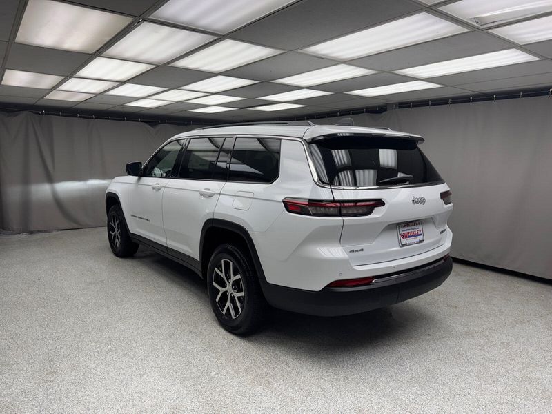2025 Jeep Grand Cherokee L Limited 4x4Image 2