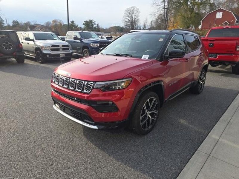 2024 Jeep Compass Limited photo 3