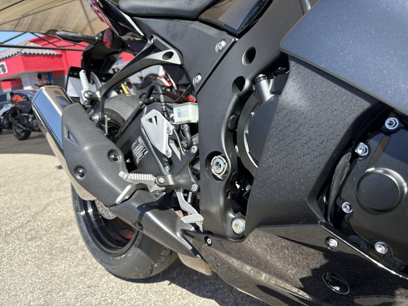New 2026 Kawasaki NINJA ZX-10R Image 16