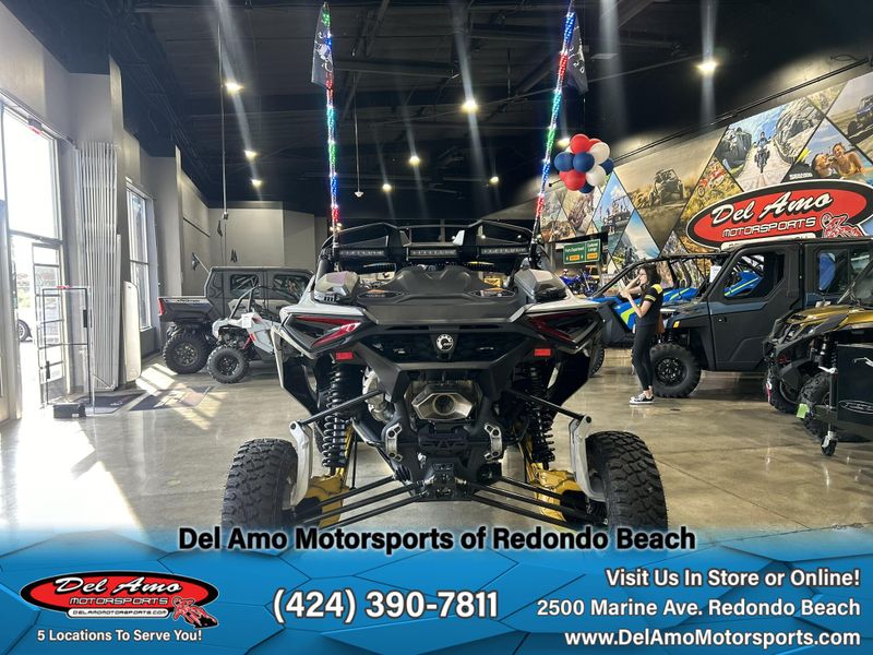 2024 Can-Am 9BRB  in a CATALYST GRAY & NEO YELLOW exterior color. Del Amo Motorsports of Redondo Beach (424) 304-1660 delamomotorsports.com 