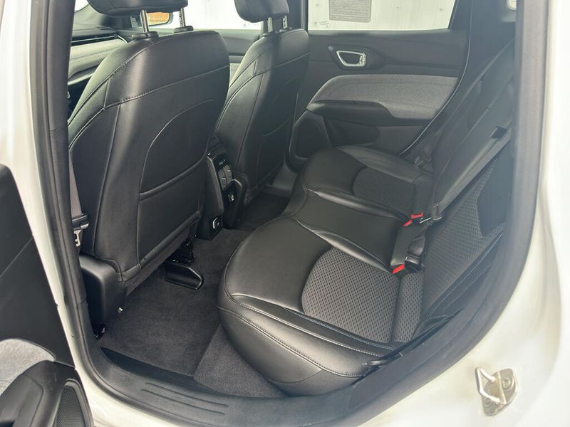 2024 Jeep Compass Latitude photo 17