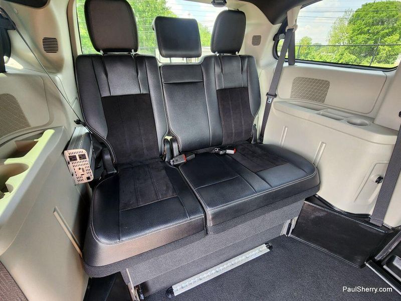 2018 Dodge Grand Caravan SXTImage 3