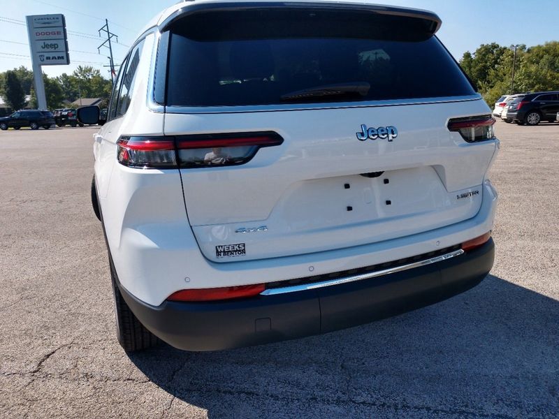 2023 Jeep Grand Cherokee L Limited 4x4Image 5