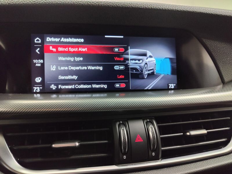2024 Alfa Romeo Stelvio Ti AWD w/Sunroof/NavImage 9