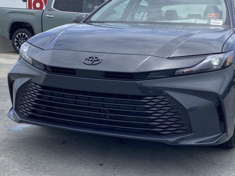 2025 Toyota Camry LEImage 7