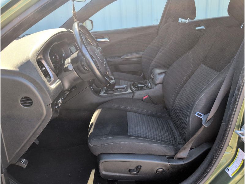 Used 2022 Dodge Charger SXTImage 9