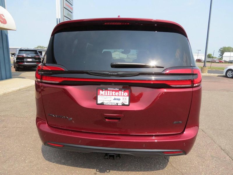 New 2021 Chrysler Pacifica Touring AWD 4dr Mini VanImage 7
