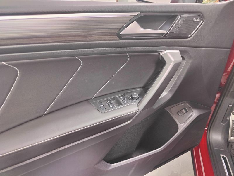 Used 2024 Volkswagen Tiguan AWD SEL R-Line w/Sunroof/NavImage 32
