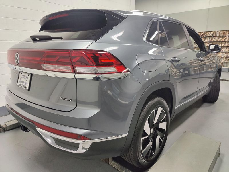 Used 2025 Volkswagen Atlas Cross Sport SEL AWD w/Sunroof & NavImage 14