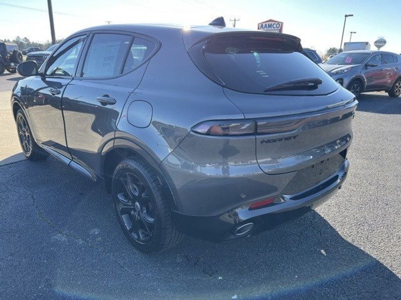 2024 Dodge Hornet R/T Eawd in a Gray Cray exterior color and Blackinterior. Lakeshore CDJR Seaford 302-213-6058 lakeshorecdjr.com 