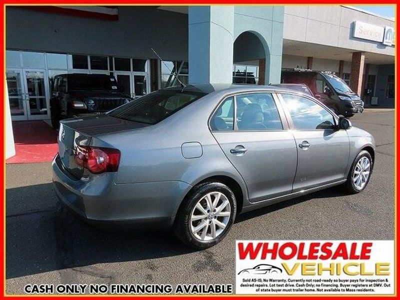 2010 Volkswagen Jetta LimitedImage 6