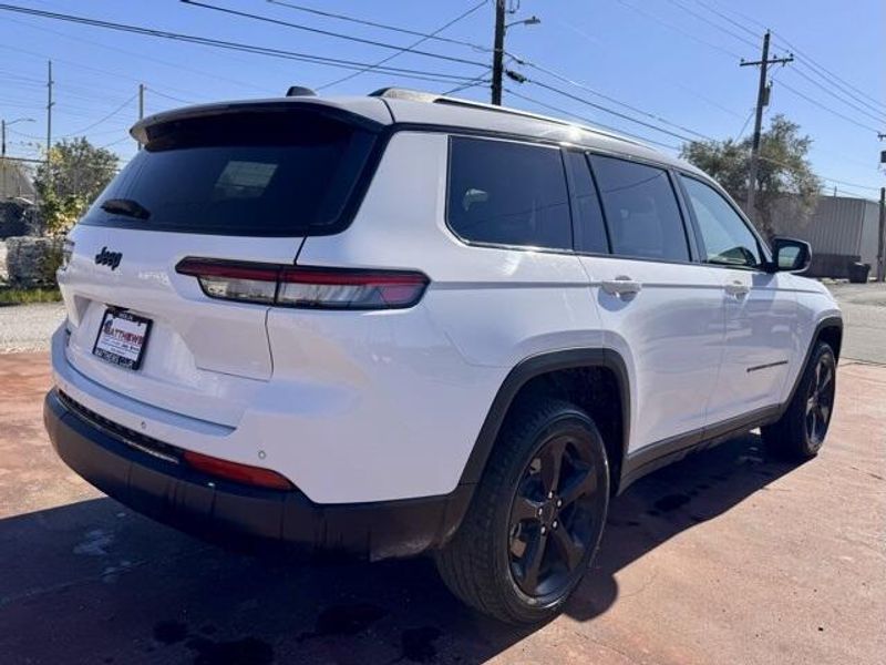 Used 2024 Jeep Grand Cherokee L Altitude XImage 5