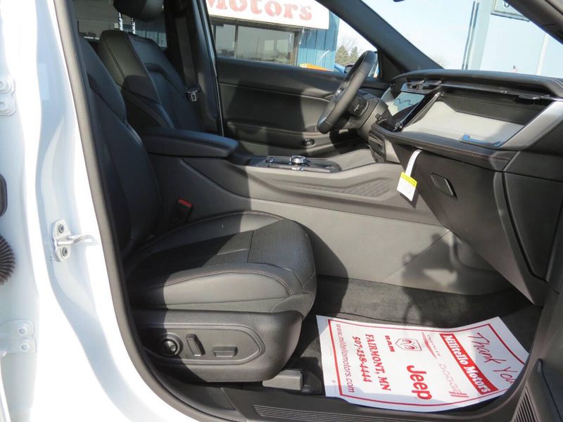 New 2026 Jeep Cherokee Limited 4x4Image 8