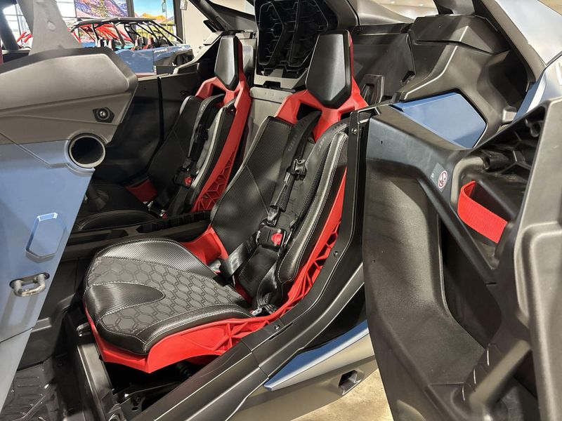 New 2026 Can-Am MAVERICK R MAX X RS 999T DCT Image 24