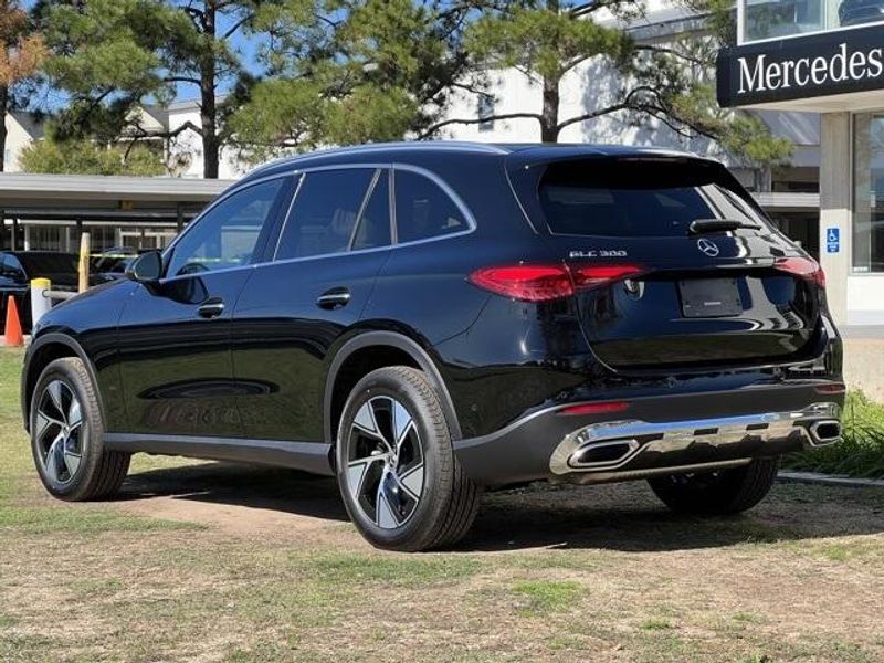 2024 Mercedes-Benz GLC 300Image 3