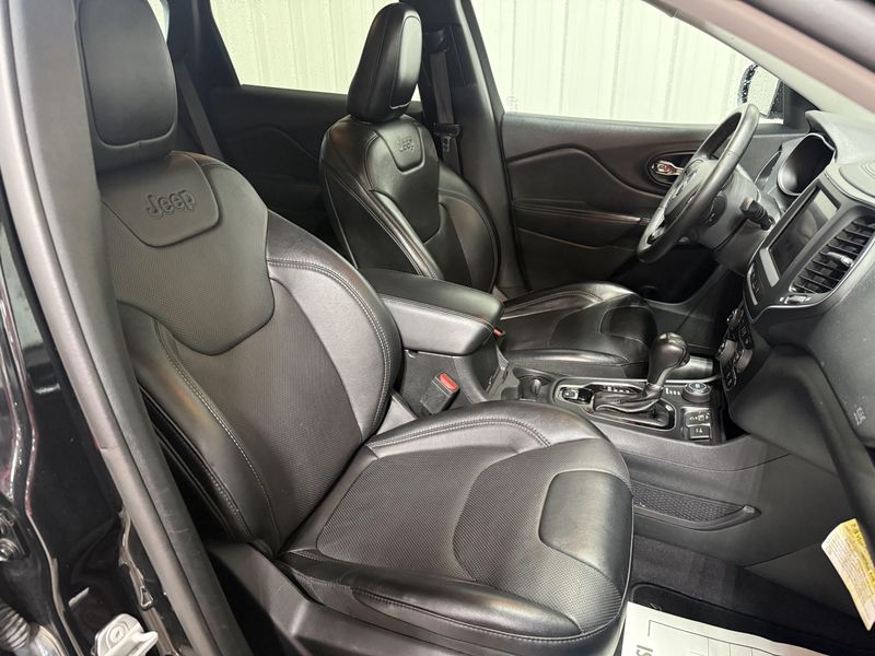 Used 2023 Jeep Cherokee Altitude LuxImage 12
