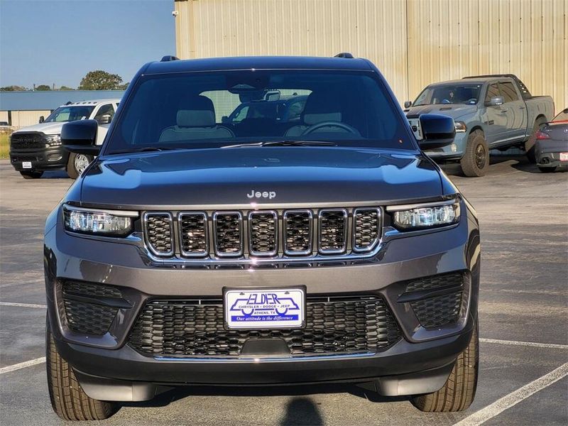 2025 Jeep Grand Cherokee Laredo X 4x4Image 2