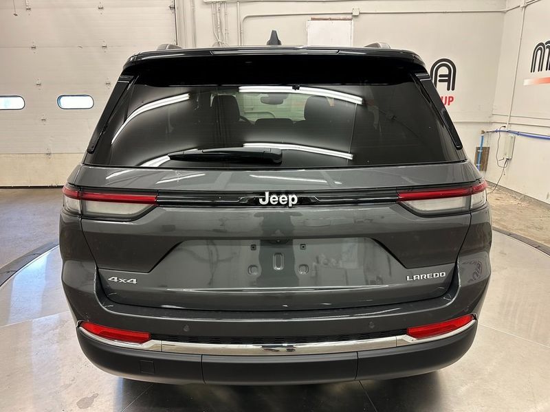 2024 Jeep Grand Cherokee Laredo X 4x4Image 9