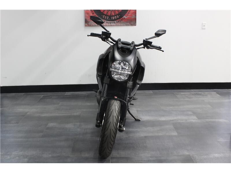 2013 Ducati DIAVEL DARK Image 2