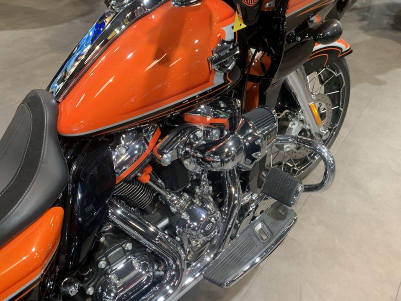 Used 2022 Harley-Davidson Road Glide CVO Road Glide Image 22