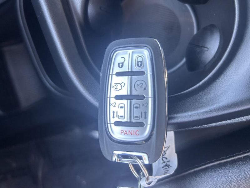 2025 Chrysler Pacifica Hybrid SelectImage 29