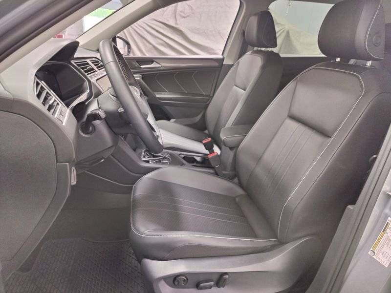 2024 Volkswagen Tiguan SE w/3rd Row SeatImage 13
