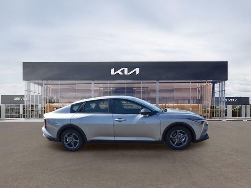 New 2026 Kia K4 LXSImage 2