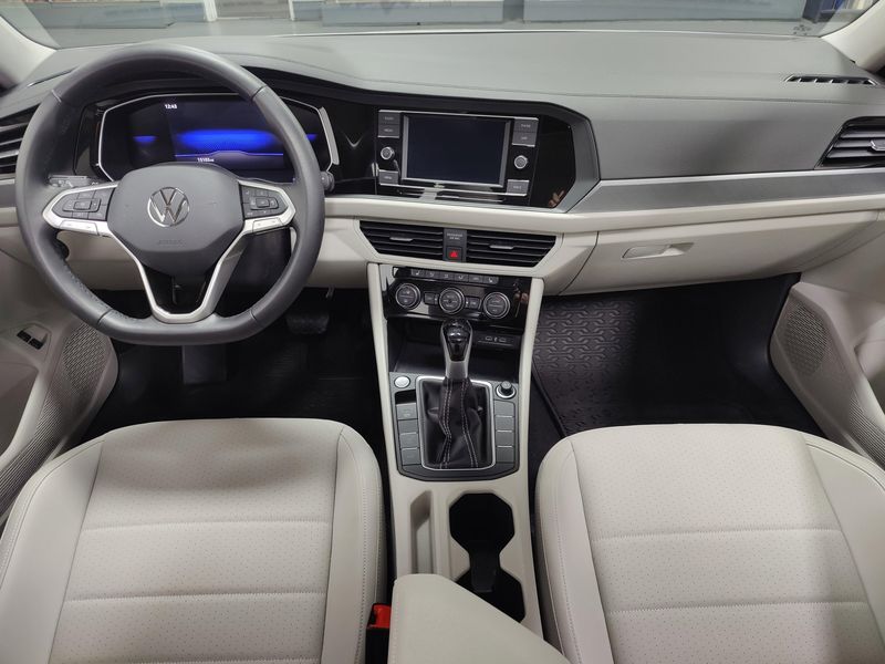 Used 2024 Volkswagen Jetta SE w/SunroofImage 15