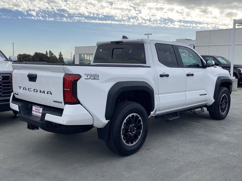 2024 Toyota Tacoma TRD Off Road HybridImage 3