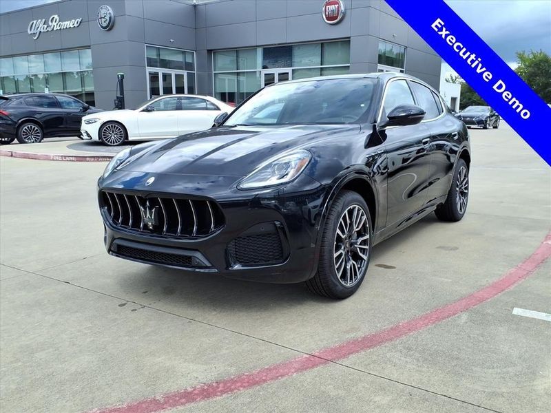 New 2025 Maserati Grecale Image 2
