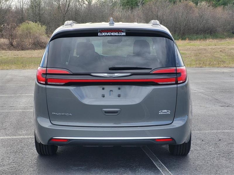 2022 Chrysler Pacifica Touring LImage 5