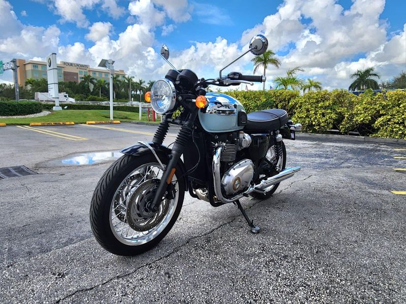 Used 2023 Triumph Bonneville Image 3