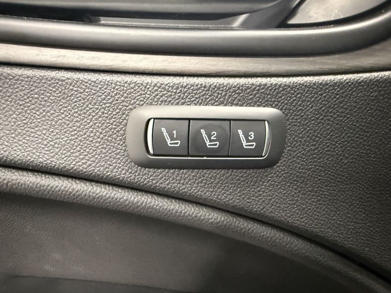 Used 2023 Alfa Romeo Stelvio Ti AWD w/Sunroof & NavImage 15