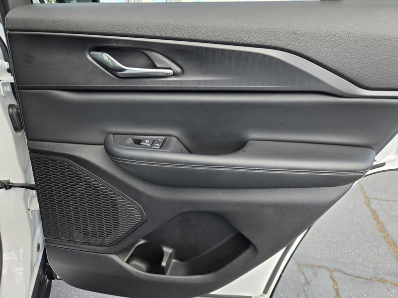 Used 2024 Jeep Grand Cherokee Altitude X 4x4