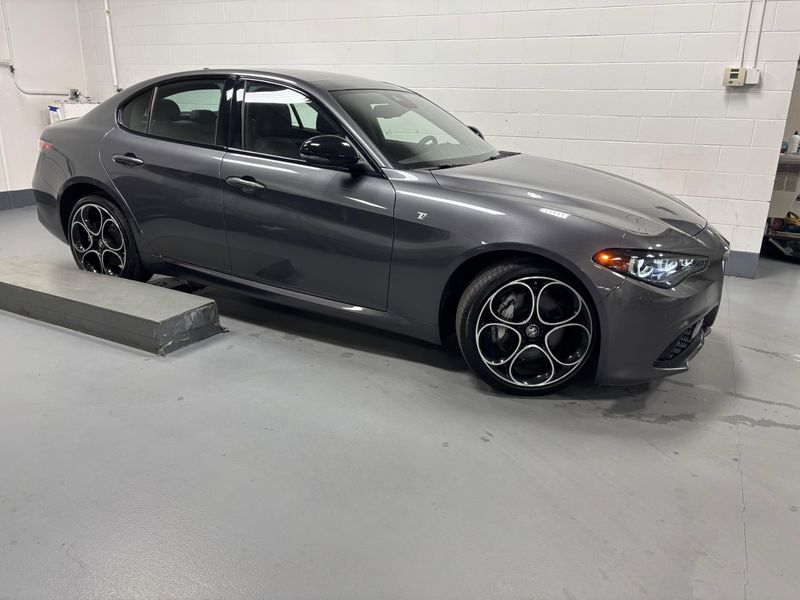 2024 Alfa Romeo Giulia Ti Q4 AWD w/Sunroof/Nav/Activ AsstImage 7