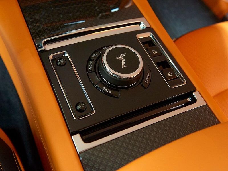 2025 Rolls-Royce Spectre Image 15