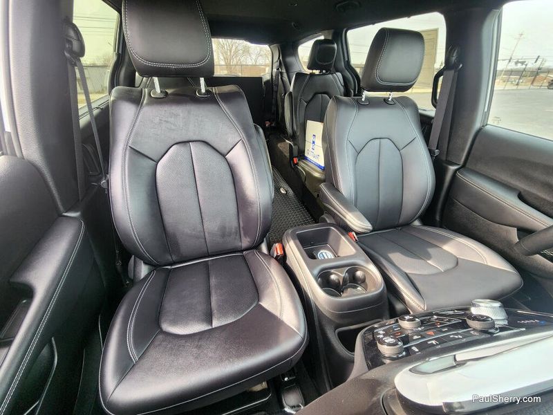 New 2026 Chrysler Voyager LX