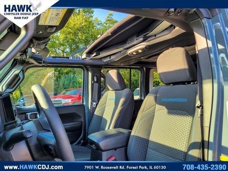 2024 Jeep Wrangler Rubicon 4xe photo 9