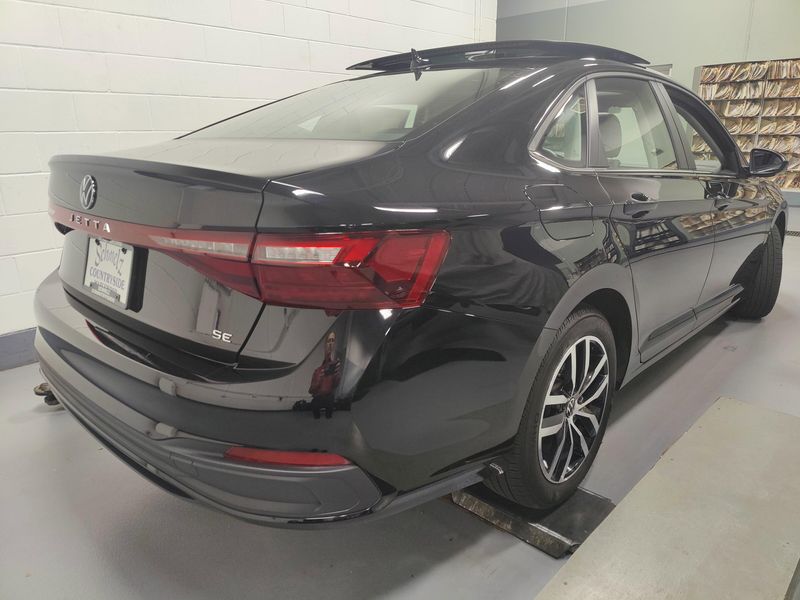 Used 2025 Volkswagen Jetta SE w/SunroofImage 11