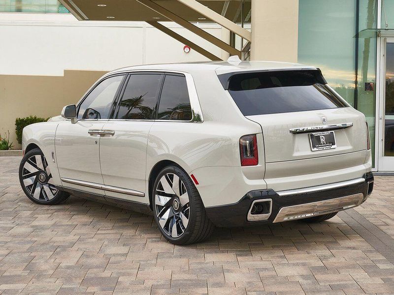 New 2026 Rolls-Royce Cullinan Image 8