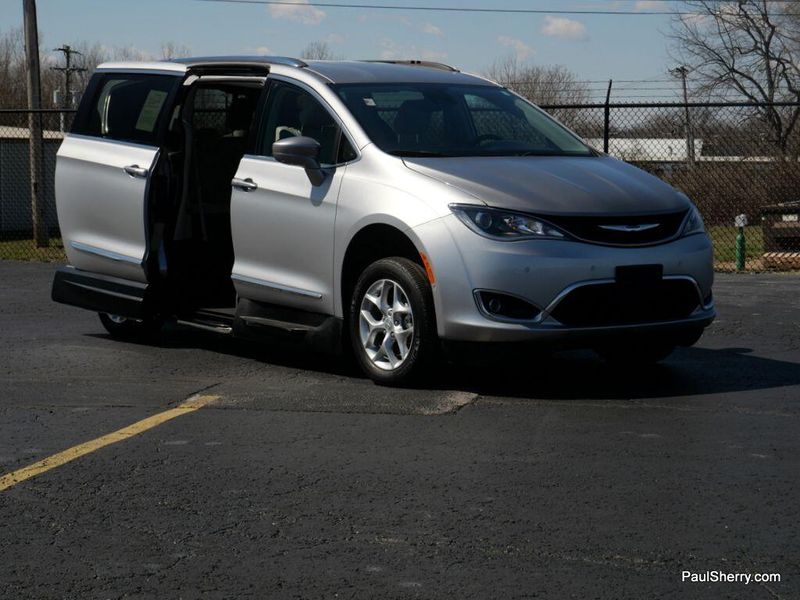 2017 Chrysler Pacifica Touring-L PlusImage 23
