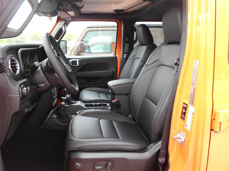 2025 Jeep Wrangler 4-door SaharaImage 6