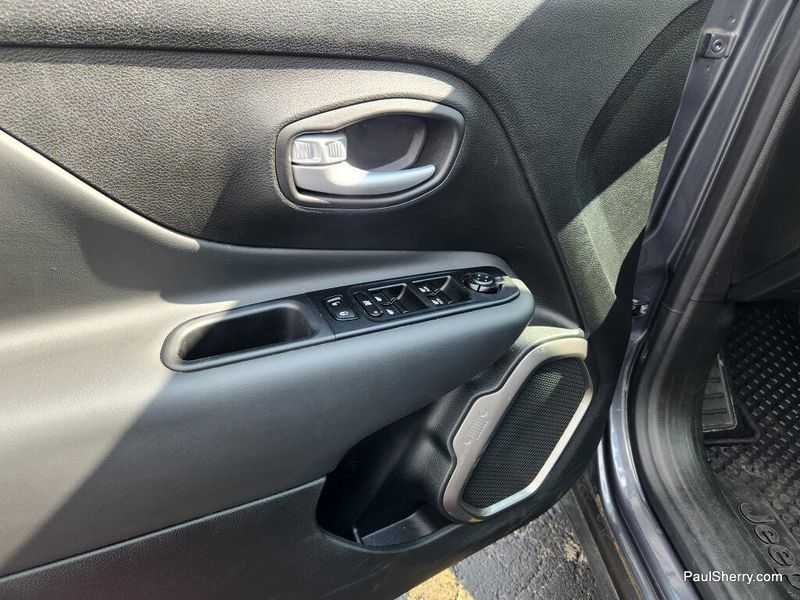 Used 2023 Jeep Renegade Latitude