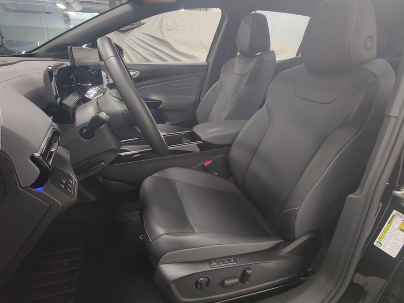 Used 2023 Volkswagen ID.4 Pro S AWD w/Glass RoofImage 15